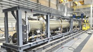 Equipos de electrólisis en la instalación de hidrógeno renovable de Stegra en Boden.